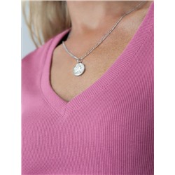 Футболка из плотного трикотажа в рубчик с V-образным вырезом