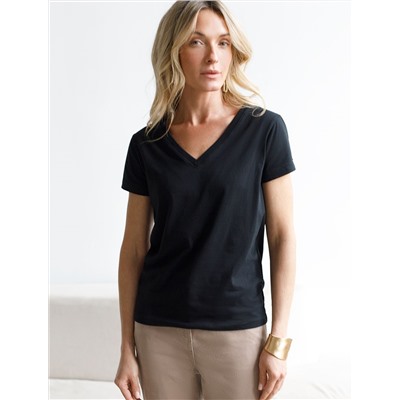 Футболка из премиального хлопка с V-образным вырезом