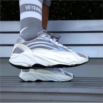 Кроссовки Adidas yeezy boost 700 v2