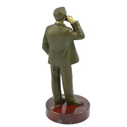 Статуэтка Бизнесмен на камне 85*85*210мм.