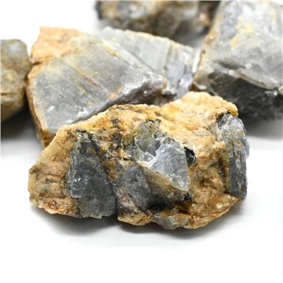 Корунд сапфир в породе AA 18*14*8мм, 2-4г