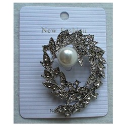 Брошь Венок белый (металл, жемчуг, стразы) ~5,5х45см SH 460010