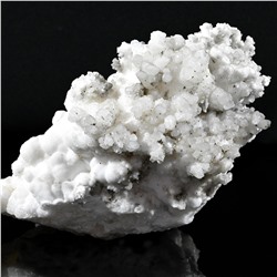 Арагонит белый кристаллическое образование 160*130*120мм, 1561г