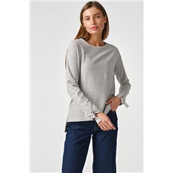Джемпер легкий из хлопка в полоску на сером