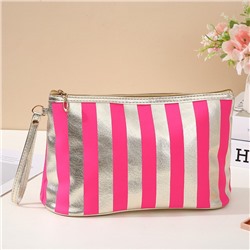 Косметичка большая непромокаемая в полоску, размер 22*15,5*9 см.