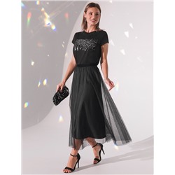 Нарядная футболка с серебристым принтом