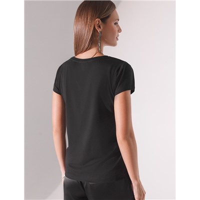 Нарядная футболка с блестящим принтом