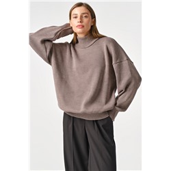 Свитер вязаный теплый оверсайз с высоким горлом ореховый меланж