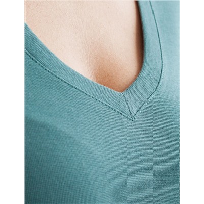 Футболка из плотного трикотажа с плетением риб 1*1