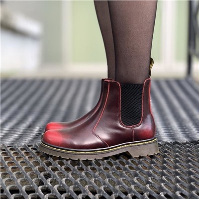 Dr. Martens 2976 Chelsea Cherry Red
