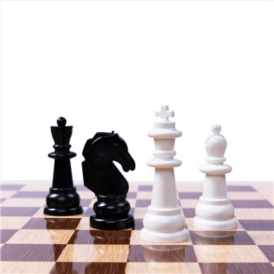 Игра настольная «Шахматы» пластмассовые (поле 29х29 см)