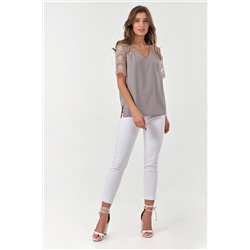 Блузка нарядная прямая с кружевом серая