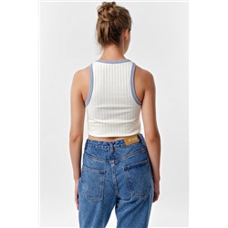 Топ трикотажный с завышенной проймой молочный