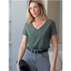 Футболка из премиального хлопка с V-образным вырезом