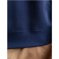 Джемпер легкий из фактурного эластичного трикотажа с принтом