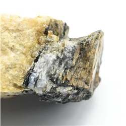 Корунд сапфир в породе 50*24*17мм, 27г