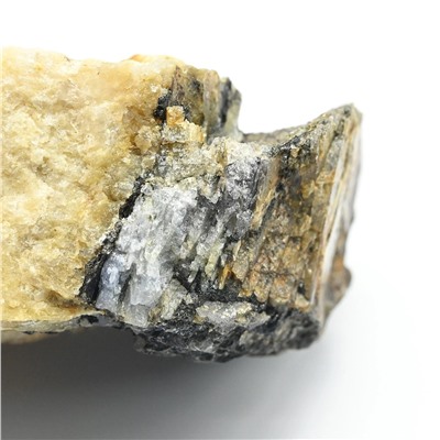 Корунд сапфир в породе 50*24*17мм, 27г