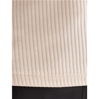 Футболка из фактурного трикотажа в рубчик