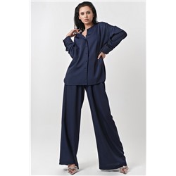 Костюм из струящейся атласной ткани темно-синий