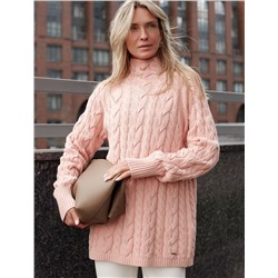 Удлиненный свитер фактурной вязки с узором косы