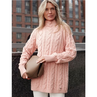 Удлиненный свитер фактурной вязки с узором косы