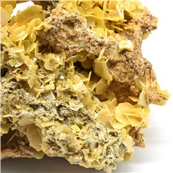 Вульфенит кристаллическое образование 70*45*30мм, 118гр