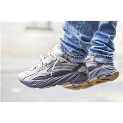 ADIDAS YEEZY BOOST 700 v2