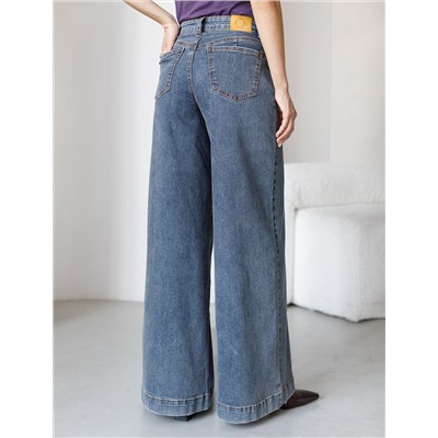 Джинсы трубы широкие с декоративной стиркой из эластичного денима