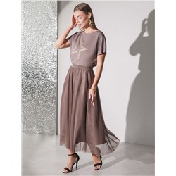 Нарядная футболка с блестящим принтом