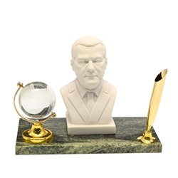 Письменный прибор из змеевика и мрамолита"Бюст Медведева" 155*85*135мм.