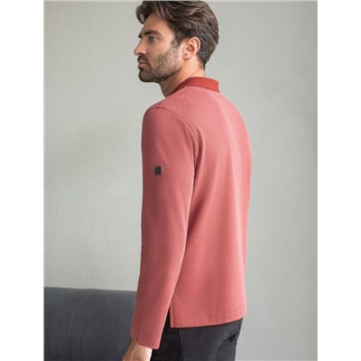 Лонгслив из мягкого фактурного трикотажа с плетеным воротником поло на молнии