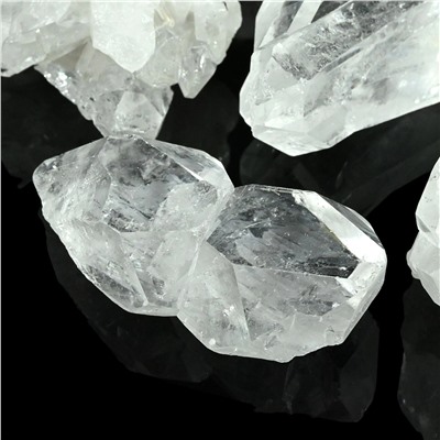 Кристаллы горного хрусталя 47*33*25мм, 40-49г
