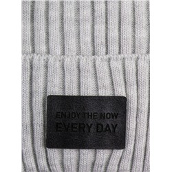 Шапка вязаная детская, нашивка ENJOY THE NOW EVERY DAY+снуд, светло-серый