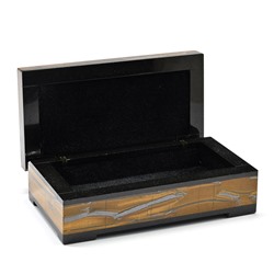Шкатулка цельнокройная из тигрового глаза.115*60*45мм.