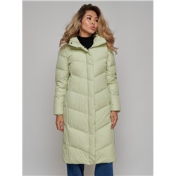 Пальто утепленное молодежное зимнее женское светло-зеленого цвета 52325ZS