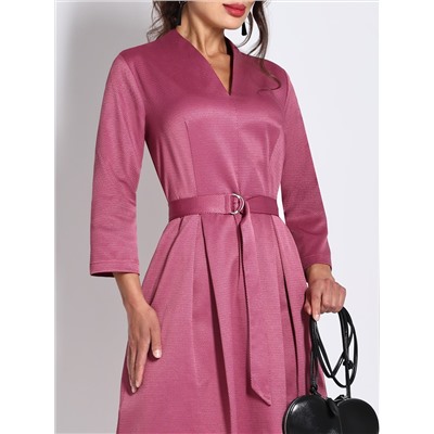 Платье розовое со складками на юбке