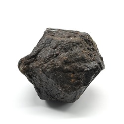 Камень гранат "Альмандин" самородный 70*61*53мм, 422г
