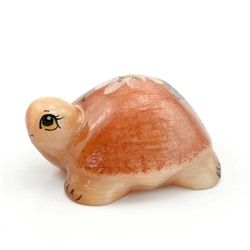 Скульптура из селенита "Черепаха ромашка" 55*38*27мм