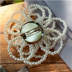 Воздушная брошь из бисера «Нежный возраст»