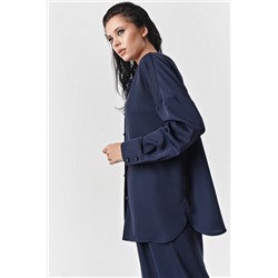 Костюм из струящейся атласной ткани темно-синий