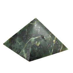 Пирамида из нефрита 45*45*28мм