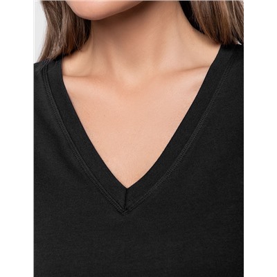 Футболка из премиального хлопка с V-образным вырезом