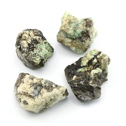 Минерал берилл 44*32*41мм, 80-89гр
