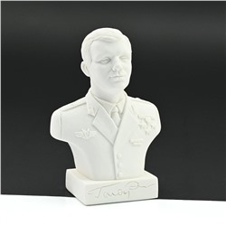 Фигурка из мрамолита "Бюст Гагарина" 36*67*96мм