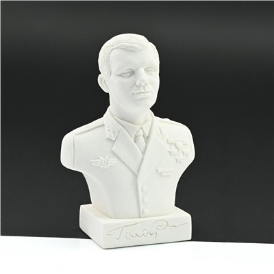 Фигурка из мрамолита "Бюст Гагарина" 36*67*96мм