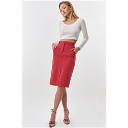 Юбка прямого силуэта в джинсовом стиле красная