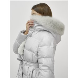 Пальто утепленное с капюшоном и мехом зимнее женское светло-серого цвета 133203SS