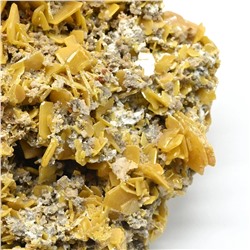 Вульфенит кристаллическое образование 90*70*35мм, 123г.