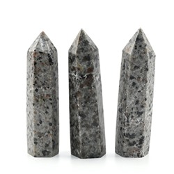 Кристалл из кварца с флюоресценцией "Карандаш" 25*25*104мм, 110-119г