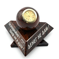 Шефики из обсидиана треугольник с шаром с часами 145*145*110мм.